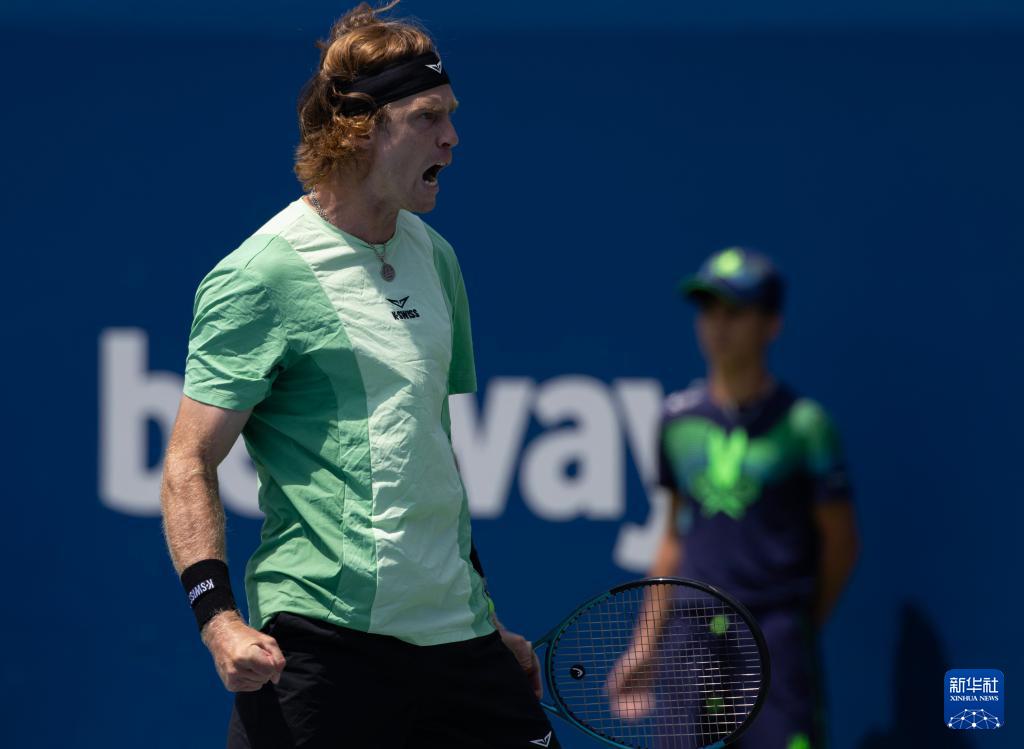 晋级第四轮, 选手索内戈 晋级第四轮, 选手索内戈