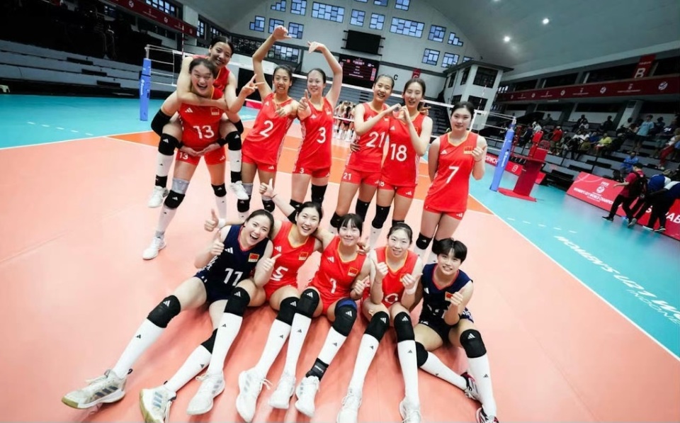 中国女排在, 欣等人看起, UcAA 中国女排在, 欣等人看起, UcAA